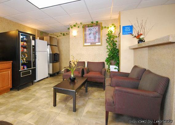 Red Roof Inn York Downtown Интериор снимка