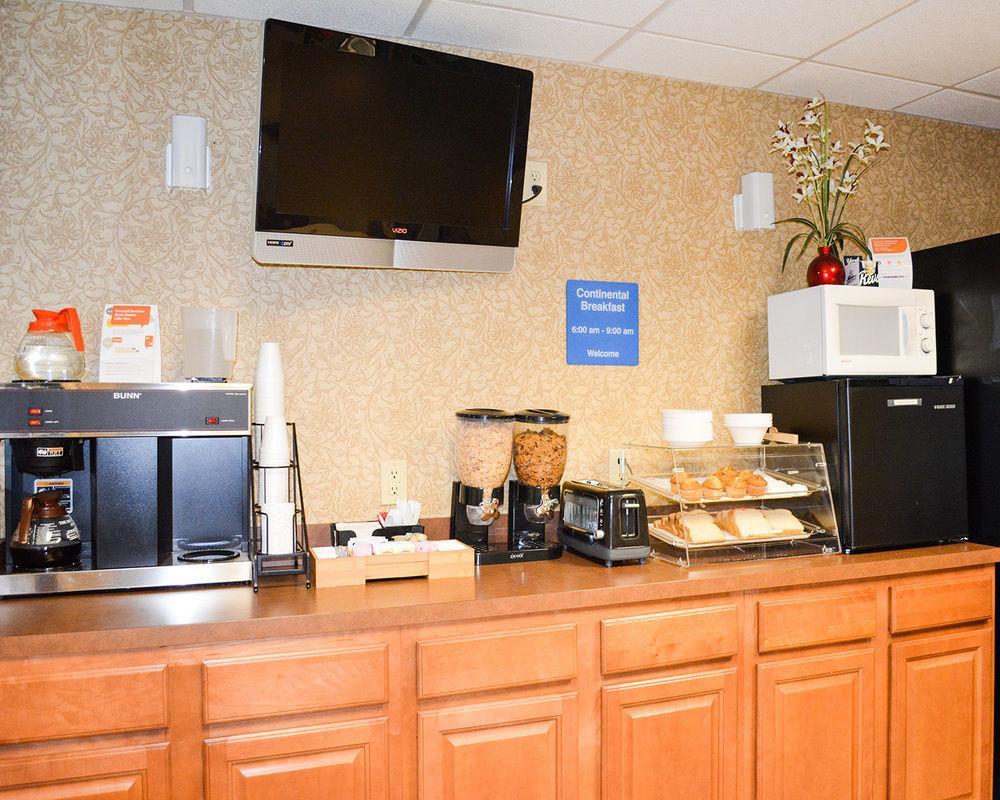 Red Roof Inn York Downtown Екстериор снимка