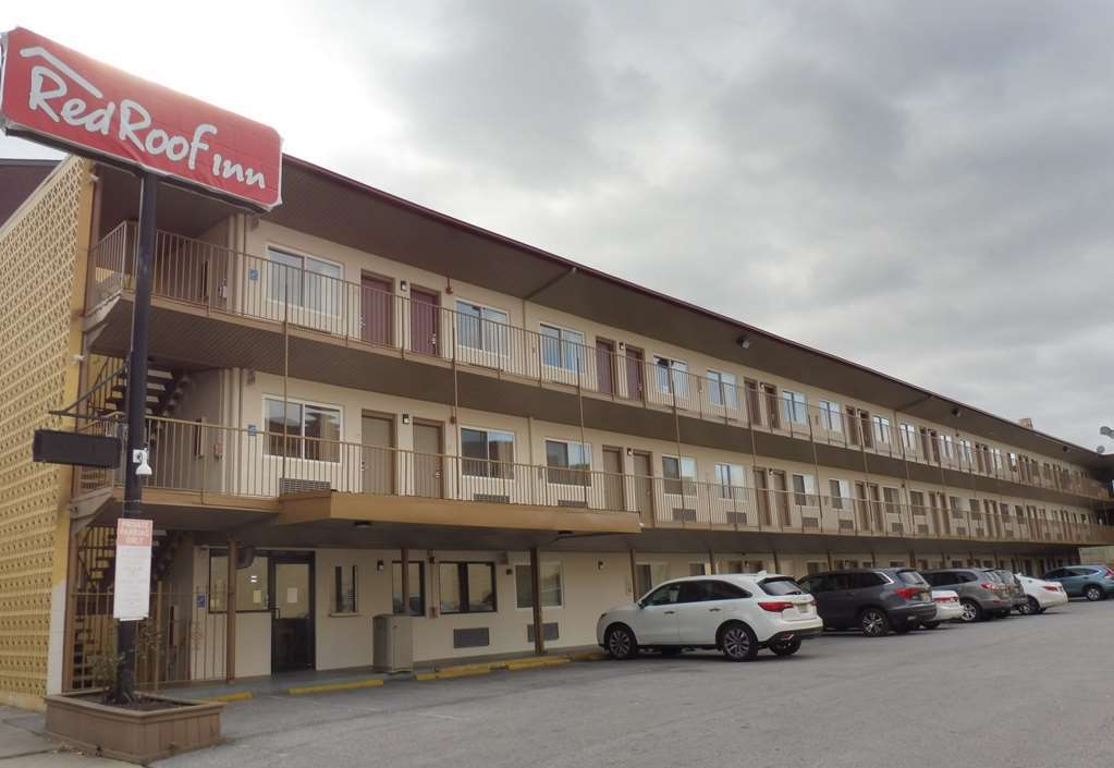 Red Roof Inn York Downtown Екстериор снимка